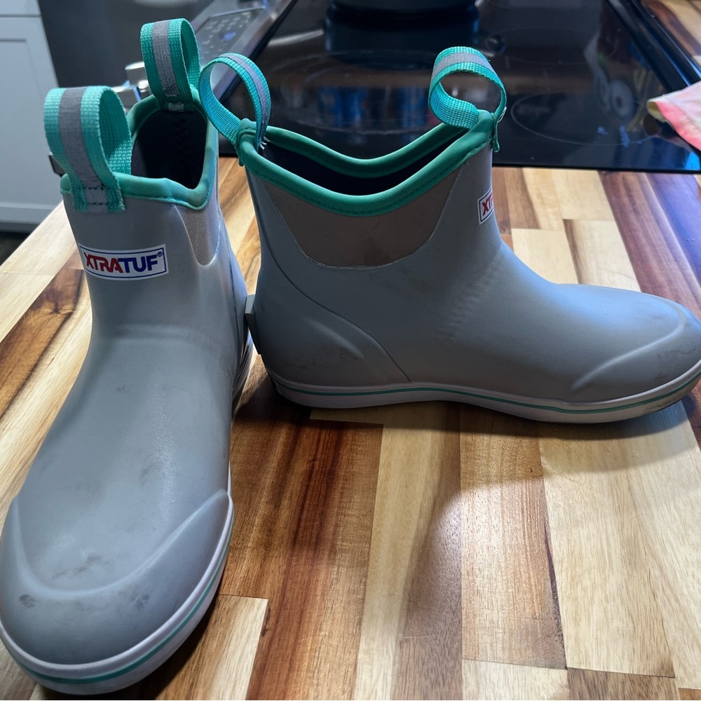 Xtratuf women’s deck boots